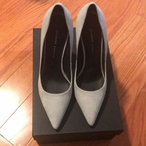 Light blue/gray suede heel